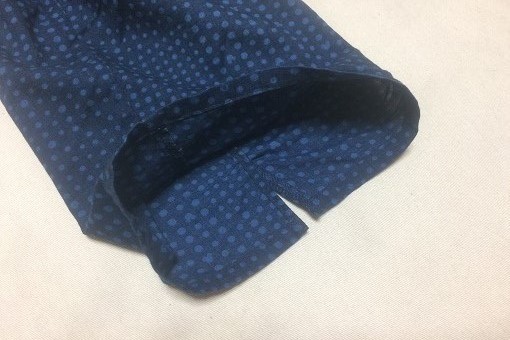 裾上げ後にスリットが縮小・消失しても良い方は「不要：スリットの再現」をご選択ください。